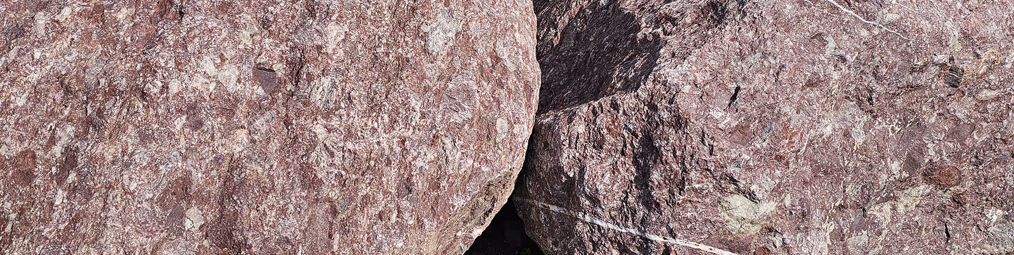 Photo de blocs rouges de Collonges